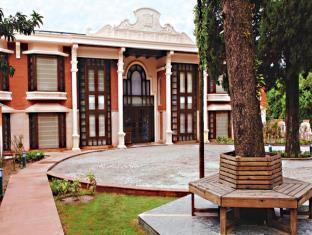 The Golden Palms Hotel & Spa